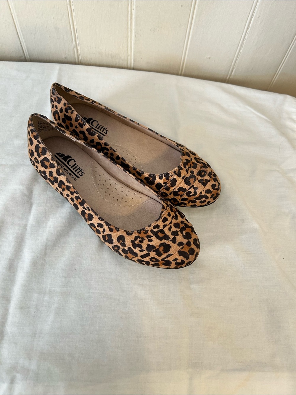 Cliffs By White Mountain “Clara” Leopard Print Slip On Flats/6 Medium/NWOT